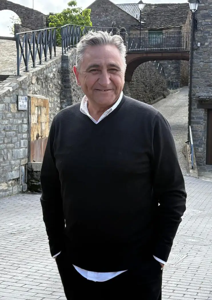 Javier Segarra en pueblo de Aragón